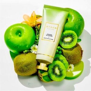 BYROE New York Kiwi Detox Gel Cleanser
Brand New